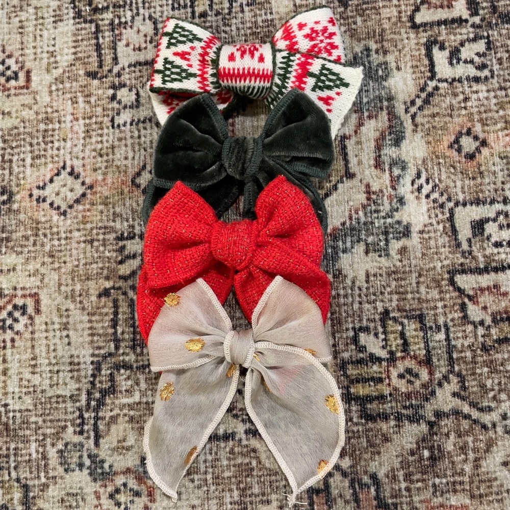 Holiday bows